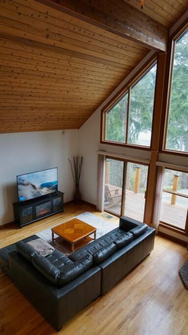 Chalet Style Cottage Near Shawnigan Lake Exterior photo